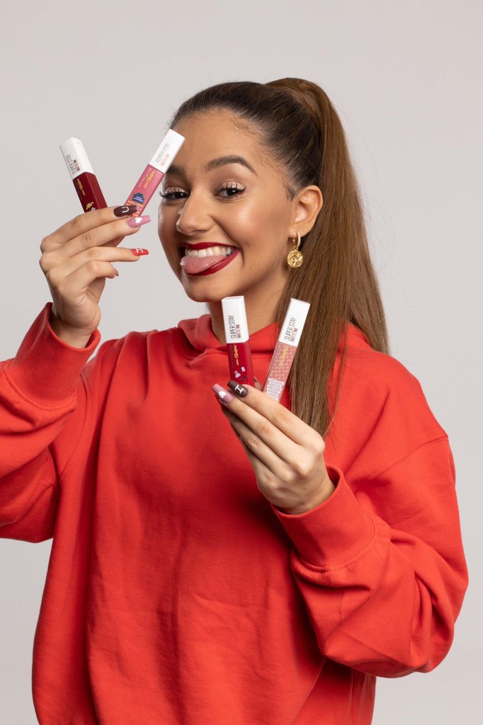 photo de léna situations avec les produits maybelline